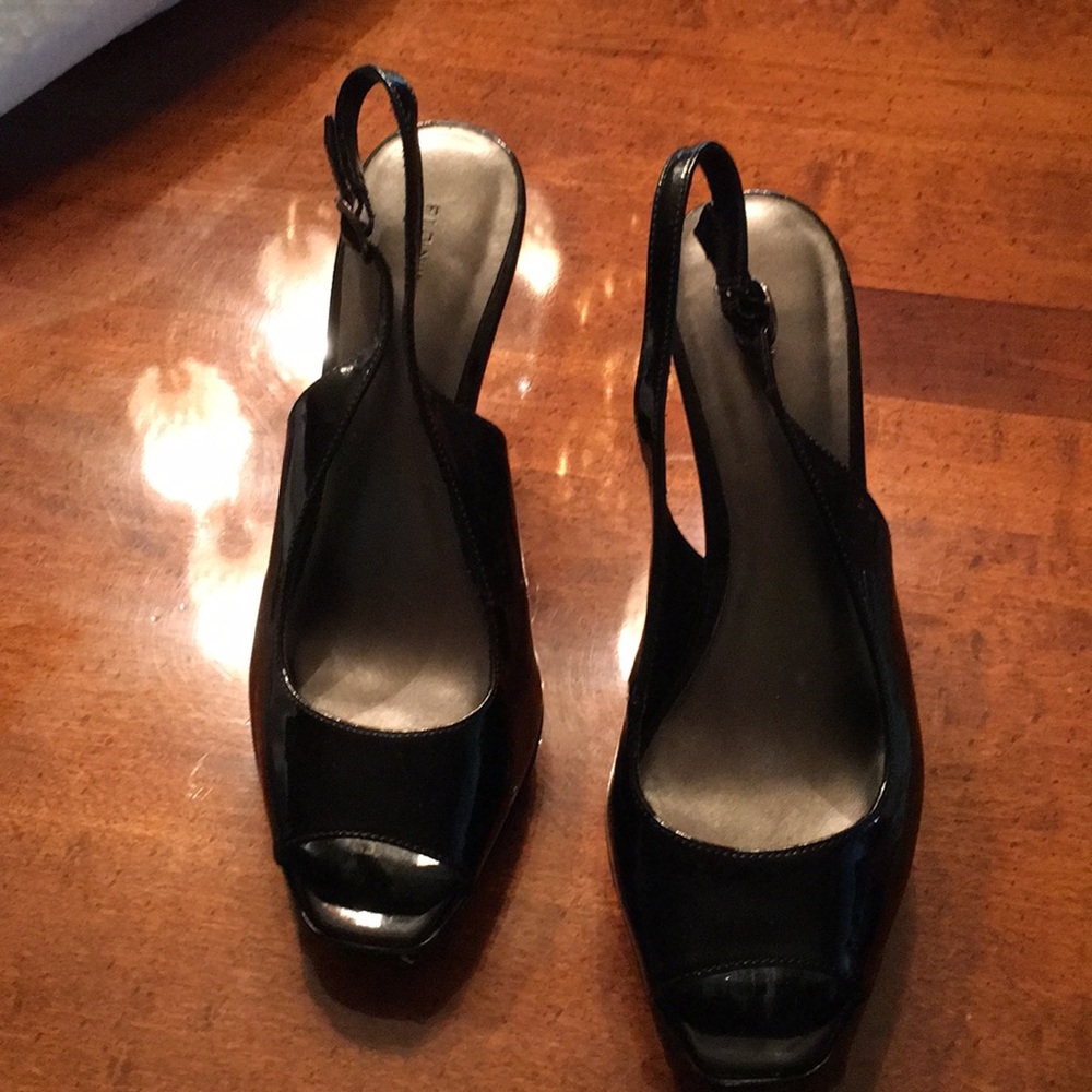 Bandolino BlackPatent Leather Peep. Toe Heels